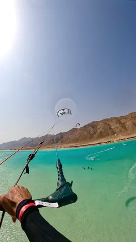 Check  the colors in this one 😮‍💨 #kite #kitesurfing #extremesports #beautifuldestinations #island #vibes #viral #sea #foryou #fortiktok #fyp #viral #greece #paros #kite #adrenaline #surf #greeceviral 