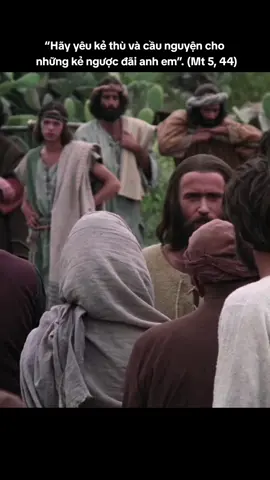 Chúa Giêsu dạy rằng “Hãy yêu kẻ thù và cầu nguyện cho những kẻ ngược đãi anh em”. (Mt 5, 44) #chúa_giesu_kito #cônggiáo  #giớitrẻcônggiáo #chúagiêsu #ngườicônggiáo #cônggiáo #tự_hào_là_người_công_giáo #huynhtruonggiesu #chuagiesu 