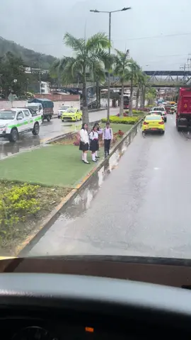 #niños #ñiñosfelices♥️🥰 #ñiñasfelices #activos #alegres #escuelas #colejios #metasysueños #viral #ecuador #cornetasdetren #amigos #mercedesbenz #atrosmp3 #actrosmp4 #vias #volqueteros #chorfersitocarretero🚗 #desdelaoficina #felicidade #lluvia #oriente 