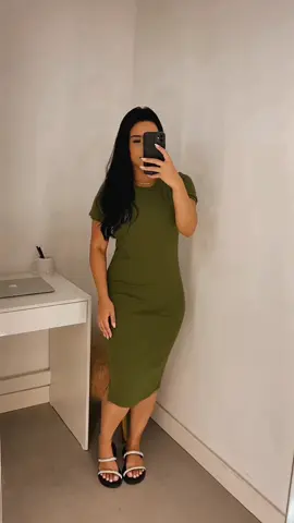 Vestido tubinho midi, por R$119,90 - Consultar cores disponíveis   💳 Parcelamos - consultar condições  . .  📦 Enviamos para todo o Brasil  . . #usepontobe  #vestidomidi  #vestidotubinho #modafemininaembotucatu 