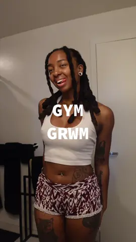 Gym GRWM 💕💪🏾 #gym #Fitness #GymTok #fyp #GRWM #gymgirl #gymbaddie #fullbody #gymgirlie #stretching #locs #lochairstyles #longlocs #gymshark 