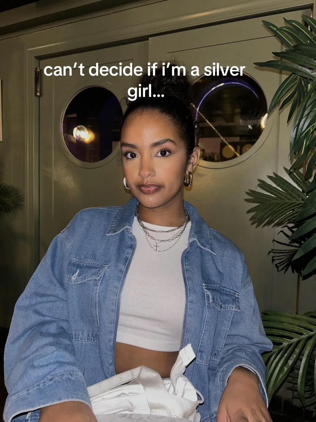 ive ALWAYS been a gold girl but i think im converting…. #silverorgoldjewlery #silverjewelry #goldjewelryaesthetic #silverorgoldtrend 