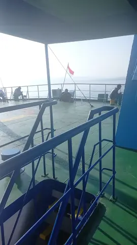 Provinsi Maluku merupakan daerah kepulauan hari ini saya perjalanan dari pulau Ambon menuju pulau seram dg menggunakan kapal Feri, waktu tembuh kurang lebih 1 jam 30 menit, tentunya dlm perjalanan banyak hal yg terlihat terutama pemandangan alam lautan dan pulau-pulau yg memanjakan mata saya,,,jadi alam ini selalu damai kenapa kita sebagai manusia tdk bisa berdamai antar sesama #damaiituindah#