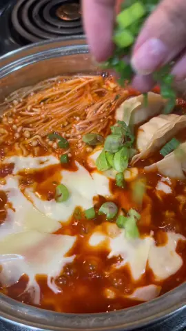 Celebrating 10k with samyanggg. Hiii to all my new followers 💕 #cheesynoodles #spicycheeseramen #cheesynoodles #buldakcarbonara #samyangnoodles #samyangstewtype #stewtypenoodles #samyangmukbangs #samyangstewtypemukbang #cheesynoodlesmukbang #eatwithme #fyp #FoodTok 