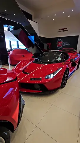 🎬 ASTON MARTIN VALKYRIE 🎬 FERRARI LAFERRARI  #supercarmove #hypercars #astonmartinvalkyrie #astonmartin #ferrarilaferrari #ferrari #CapCut #news  #trendsdasemana #TikTok #carrosdearrancadas #ultimasnoticias #dragrace 