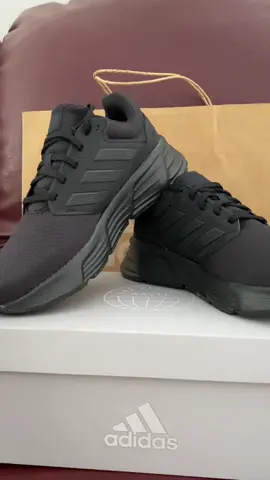 Adidas RUNNING Galaxy 6 Black. ##adidas##adidasoriginals##adidasrunning##sneakers##sneaker##sneakersaddict##sneakercollection##sneakershopping##blacksneakers##shoes##shoeslover##adidasgalaxy