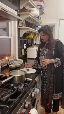 #rooshymirza #Foodie #food #pakistani #pakistan #india #indian #urdu #hindi #Vlog #foryou #foryoupage #kitchen #chef #foryourpage #CapCut #bangladesh #pti #FoodLover #foodies 