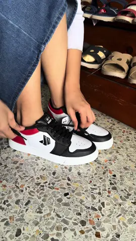 แวะมาใส่kitoรุ่นBe20 ขายดีตลอดกาลมีตั้งแต่36-44ไปเลย รีบมากดกันน้า ส่วนลดเยอะมาก#1111ช้อปสุดมันส์วันเลขเบิ้ล#kito #รองเท้ากีโต้ #be20 #รองเท้าผ้าใบผู้หญิง #รองเท้าผ้าใบผู้ชาย #รองเท้า #ส่งฟรีมีเก็บเงินปลายทางไม่บวกเพิ่ม #มีหน้าร้านและขายออนไลน์ 