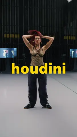 For @Dua Lipa’s next act, she returns with a monster hit single! ‘Houdini’, the debut single off Dua Lipa’s upcoming studio album, is out now ⛓️ 