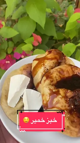 طريقتي المعتمدة بخبز الخمير 👌🤤  . . طبعا انا نزلت هذه الوصفه من سنه والحين طلبتوها مني قلت انزلها ثاني مره تامرون امر❤️ . . المكونات : كوبين ونص طحين رقم 2 ملعقتين كبار سكر م/ك نيدو (حليب بودر) م/ص خميره م/ص بيكنج بودر  شوية هيل /زعفران / ملح  عصير التمر (15حبه تمر ننزل عليه ماي حار مقدار كوب ونص ولما يدفى ماء ننزله ع مكونات ) تقدرون تستخدمون معجون تمر  اهم شي تصفون الماي من التمر .. نحتاج بيضه +فانيليا  نحتاج سمسم نحتاج دهنة الدار  نحتاج دبس التمر او عسل طبيعي  . . نترك العجينة تتخمر ساعه الى ساعتين .. . . أشكر متابعتكم ودعمكم لحسابي  ‏@um_salem_recipes  . . #وصفات_طبخ_سهله_ولذيذة_وسريعه💙💙ا #العين_دار_الزين_الامارات🇦🇪ترند #وصفات_سهله_سريعة #مشاهير_تيك_توك_مشاهير_العرب_العراق_بغداد #اكسبلور_العراق_السعوديه_الاردن_ايران_الكويت_طق_لايكات_كومنت_يلاا💙 