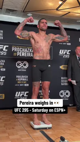 #AlexPereira comes in at 204 lbs ahead of his LHW #title fight 🔒 #UFC295 #mma #UFC