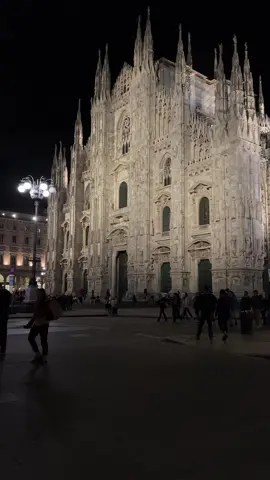 #milanodoumo❤️ #milan #milano #mailand #italy #holiday #night #vibe 