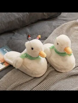 [P61] Dép bông con vịt mềm mềm ấm ấm cực thích cho mùa đông lạnh sắp tới Hai màu đen, trắng là bộ đôi hoàn hảo cho cặp bạn thân để check in cho sự đáng iuu này nèee Dép kèm theo khăn có thể cột quanh cổ hay làm khăn trùm đầu đều cưng cực lun #dép_bông #xh #viral #cute #hottrend #vịt 