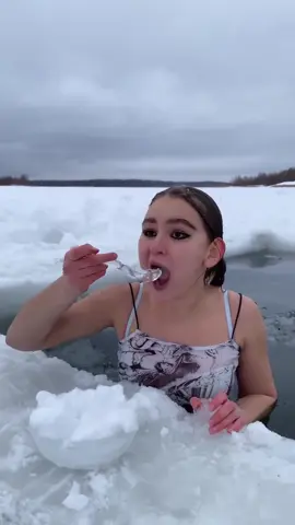Reckon she likes ice? 😅 (IG🎥: @_galkina_anechka_) #extreme #unreel #icetok #weirdvideos #eatingvideo