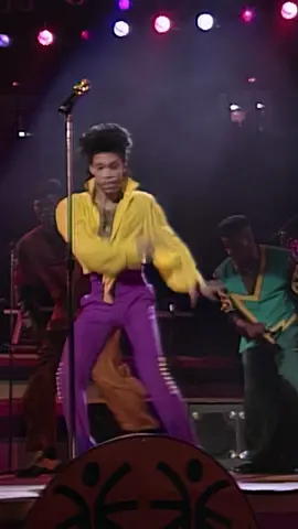 Breaking it down at the Special Olympics, 1991.  The full Special Olympics performance and Live at Glam Slam concert are both available on Blu Ray in the Diamonds And Pearls Super Deluxe Edition box set. Purchase today!  #Prince #NPGRecords #DiamondsAndPearls #PaisleyPark #PrinceLive 