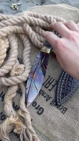 ✅В наявності НІЖ «ПЕРО » 💵Ціна 6400 гривень  🗡Сталь : Кручений Дамаск Оксидування 🗡Рукоятка: чорний граб Ручне різьблення + інкрустація  🗡Ніжні натуральна шкіра ручне пошиття  🗡Гарди латунь варення    Загальна довжина 300 мм  Довжина клинка 160 мм. #ножі #ніжперо #ножіручноїроботи 