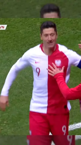 jarang kan liat Lewa Dribbling#lewandowski #rl9 #trending #trend #fyp #polandia#vs#slovenia #foryou #greatgoal #lewandowskidribbling 
