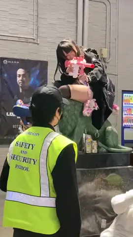 Do Toyoko Kids listen to Future Funk? #toyokokids #tokyo #shinjuku #kabukicho #futurefunk #aesthetic #vaporwave 