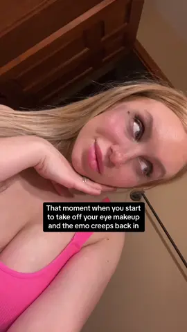 Emo girly here. 🖤🖤#emo #relatable #fyp 