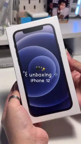 แกะกล่องติดฟิล์ม iPhone 12 น้าบบ 🌟🤟🏻 | #แกะกล่อง #ไอโฟน12 #ผ่อนไปใช้ไป #ผ่อนไอโฟน #unboxing #fyp 