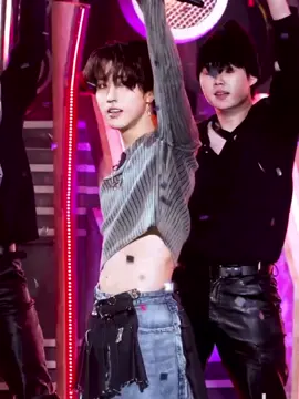 Crop top han jisung is something else #straykids #hanjisung #han #kpop #kpopfyp #fyp #foryou 