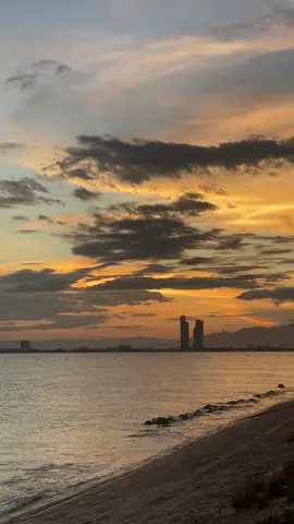 Một chiếc hoàng hôn đẹp cuối tuần 🌅 #chill #hoanghon #ninhthuan #vietnam #tamtrang #xuhuong 