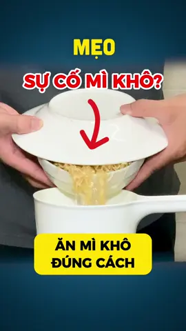 #mẹovặt 194 | Ai hay ăn mì khô, mì xào, mì trộn thì đừng bỏ lỡ mẹo này nhe | Cách vắt nước mì khô trong tô không bị đổ | Draining noodles without spills #mikho #mitron #mixao #mihaohao #haohao #mi #mianlien #cachnaumi #tips #DIY #lifehacks #meovat #meohay #meovatcuocsong #huongdan #cachlam #kienthuc 