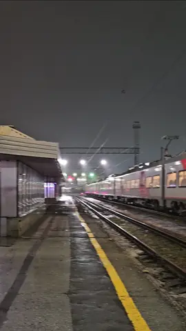 Атмосфера вокзала #вокзал #вайб #ласточка #екатеринбург #железнаядорога #ржд 