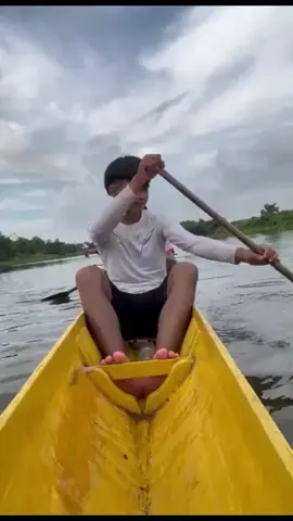 เล่นขำๆก่อนเเข่งพรุ่งนี้#เรือยาวประเพณี #วัยรุ่นกําเเพงเพชร💎 