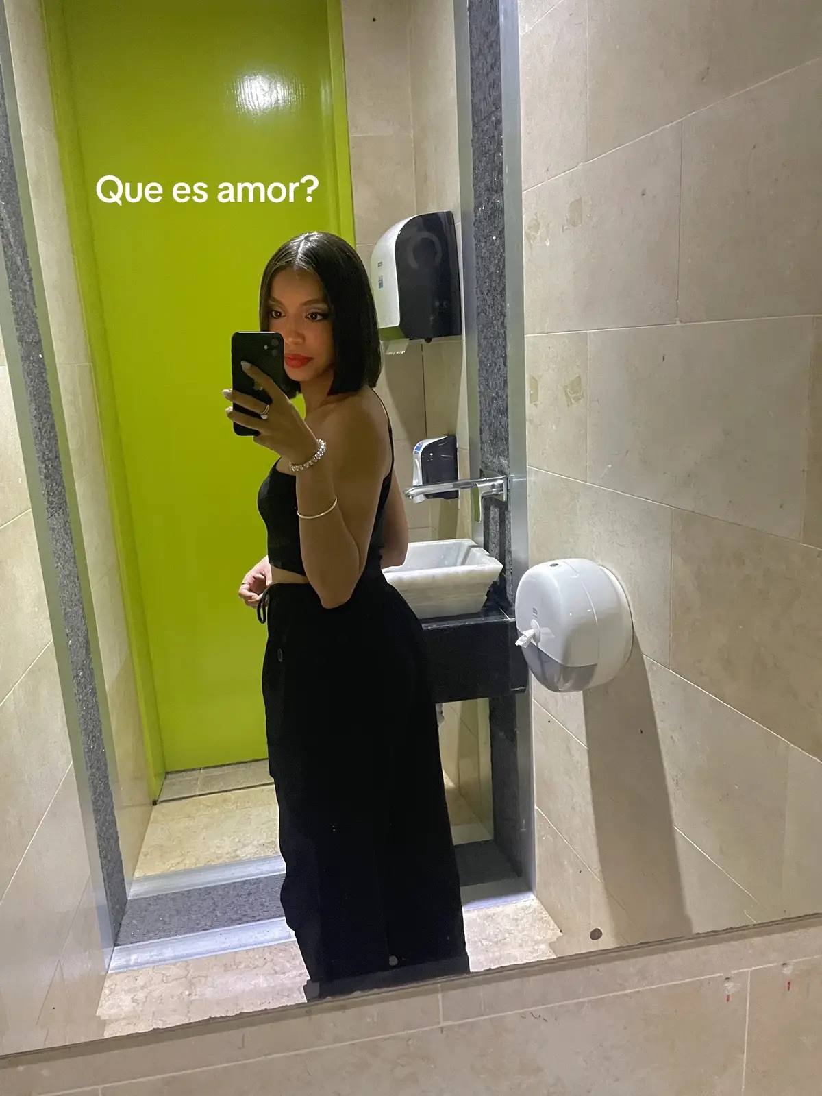 Por amor Dios entrego a su hijo #fyp #whatislove #Diosesamor #Diosesbueno #christian #christiantiktok #Jesusteama 