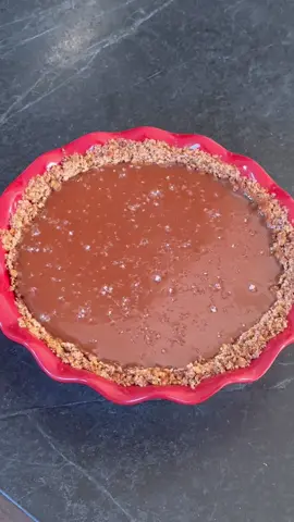 Salted Caramel Pumpkin Pie with Pretzel Crust. This might just be my dream dessert 🎃 #pumpkinpie #dessert #thanksgiving 