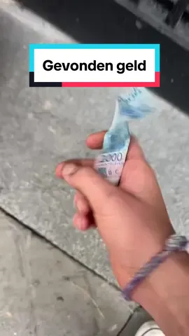 Wie kan me vertellen waar dit geld van afkomstig is? 😅 #mystery  