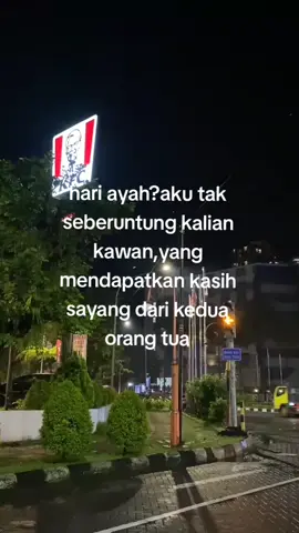 tidak seberuntung kalian. #foreyoupage #masukberandafyp #hariayahnasional #hariayah12november #storywhatsapp #trending #fypage #storytime #bahanswmu #brokenhome 