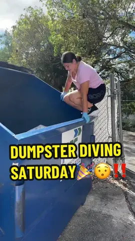Dumpster Diving At Burlington! Found some broken candles and shoes😯👏🏼 #dumpsterdiving #usa #dumpsterdivers #meldidumpsterdive #dumpsterbabe #fyp #jackpot #candles 