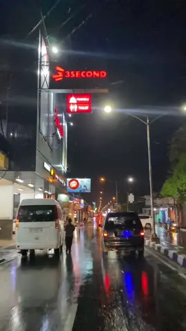 setenang itu kalau habis hujan☺️#wirang #dennycaknan #hujan #sadvibes #bahanquotes #xycba #majalengkahits #vibesmajalengka #majalengka #majalengkapride🏴‍☠️ #pesonamalam #fyp #galaubrutal  