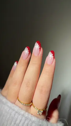❤️✨Glitter red Christmas nails with snowflakes #nails #nailart #naildesigns #nailinspo #christmasnails #rednails #xmasnails #nailtutorial #diynails #nailsartvideos #glitternails #frenchnails #snowflakenails 
