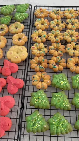 SPRITZ COOKIES! The quickest way to bust out a big batch of Christmas cookies that will impress your friends & family. I have had my Wilton cookie press for a few years &  just recently adapted the spritz cookie recipe for the Thermomix®️. Flick me a message if you want the recipe.  Decorated with sugarlipsnz sprinkles (if you brush the cookies with water it helps the sprinkles stick before you bake them)  #tm6 #tm5 #thermomix #thermomixnz #thermomixaus #thermodette #spritzcookies #christmascookies #cookies #christmas #Thermomixchristmas #cookiepress 