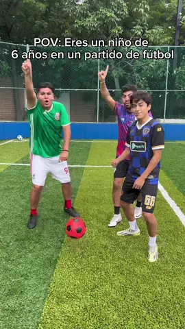 Todos los niños juegan así 🤣 #fyp #TikTokDeportes #parati #Soccer #futbol #mexico #futbolmexico #FutbolMexicano #amateur #futbolamateur #niñosjugando #niñosjugandofutbol 