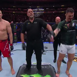 #AndNew!!!! 🏆 Very emotional moment for #TomAspinall taking the interim HW belt back home! 🏴󠁧󠁢󠁥󠁮󠁧󠁿 #UFC #MMA