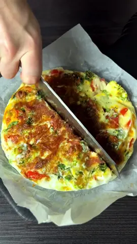 Супер завтрак - фриттата😋 Супер завтрак - фриттата😋 Аэрогриль DEMIAND🔥  Заходи на Wildberries, арт: 64887567 🔪Состав: 🍳Яйцо: 5-6 шт. 🍳Брокколи 🍳Болгарский перец 🍳Томат 🍳Зеленый лук 🍳Кинза или петрушка 🍳Сыр моцарелла 🍳Соль 🍳Перец 🔪Приготовление: 🍳В чашу аэрогриля, застреленную пергаментом, разбить яйца, добавить овощи, специи и завершить сыром моцарелла. 🍳Выпекать 15 минут при 180 градусах.