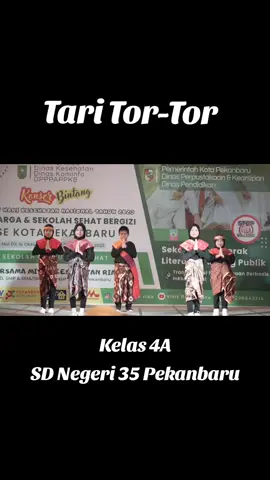 Penampilan Tari Tor-Tor di 