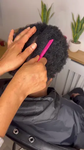 Watch me do a freestyle.#trendingbraids #howto #tutorialvideo #exploretheworld #explore #harlowstylist #essexbraider #stylebysonia 