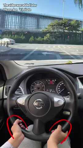 How to hold the steering wheel correctly when driving#car #manual #driving #tips #skills 