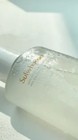 Sulwhasoo Gentle Cleansing Oil—a silky deep cleansing oil that gently and thoroughly melts away makeup and oil-based impurities while keeping skin refreshed and moisturized. #Sulwhasoolndonesia #Skincare #FYP 