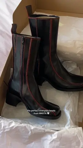 perfect everyday boots from @miista 🖤🖤🖤🖤🖤🖤🖤 so in love, cannot wait to style this!!!  #miistashoes #miista #fallboots #winterboots #anckleboots #outfitinspo #outfit #blackoutfit #bootsunboxing 