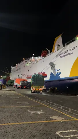 Duo Penguasa Pelabuhan Tanjung Perak Surabaya KM DHARMA FERRY V (Surabaya-Balikpapan PP) & KM DHARMA KARTIKA II (Surabaya-Banjarmasin PP) #dharmakartika2 #dharmaferry5 #ptdluferry #ptdharmalautanutama #dharmalautanutama #layananprima #tanjungperaksurabaya #tanjungperak #surabaya #banjarmasin #balikpapan 
