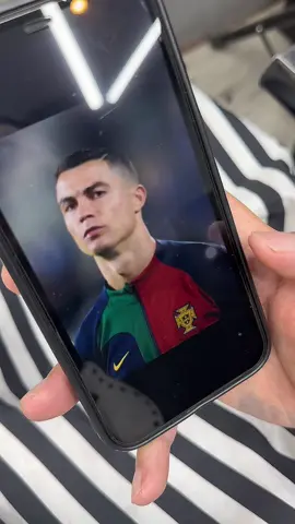 Cắt quả tóc cũng phải cố gắng cho thật giống anh 7,tỉa tót vạch chỉ các kiểu #xuhuong #xuhuongtiktok #cristianoronaldo #cris7 #siuuuuu 