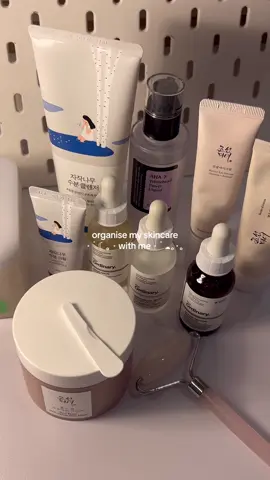 asmr skincare organisation 🍓 #kbeauty #skincareorganizer #asmrvideo #asmrorganization #BeautyTok #skincarerecommendations #koreanskincare #roundlab #beautyofjoseon #cosrx #kpopfyp #koreanskincarerecommendation #skincareasmr #organization #asmrsounds #theordinary #theordinaryskincare #pinterestaesthetic #koreanroomdecor @OLIVE YOUNG Global @Delivered Korea 🇰🇷 