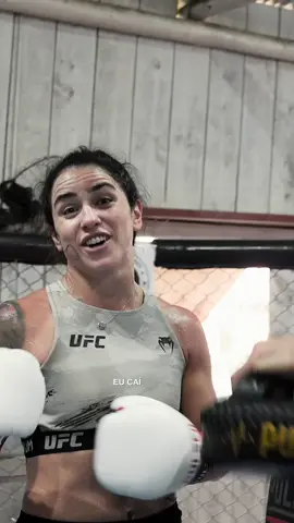 Recebendo a @Norma Dumont (The Immortal) no CT e puxando um treinão, então acabei passando alguns detalhes da minha visão junto com o Jhonny aproveitando o início de camp, para somar no jogo dela! 👊🏼🥊 Obrigado #pulserfight por estar sempre fortalecendo os atletas!  Vídeo completo no canal do YouTube, galera! (Link na bio) #muaythai #mma #UFC