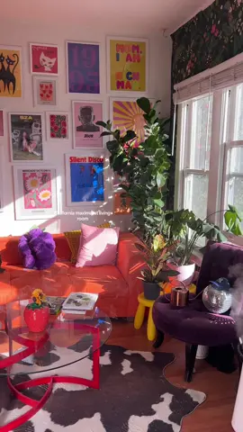 my colorful maximalist space 🌿 #colorfullivingroom #colorfulhomedecor #colorfulinteriordesign 